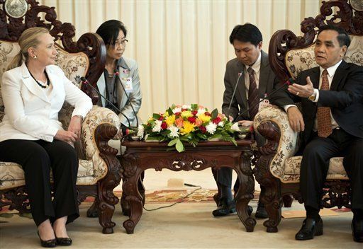 Hillary Clinton inicia histórica visita a Laos