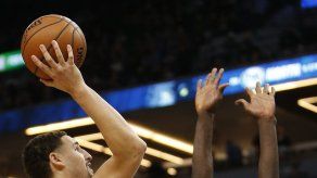 Thompson enciende remontada de Warriors ante Wolves