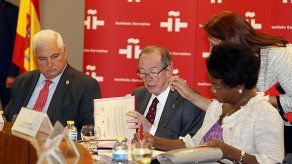Instituto Cervantes y la RAE firman convenio de español con Panamá