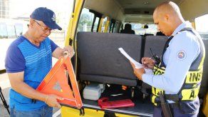 Unos 164 buses colegiales en la capital pasaron la inspección de la ATTT Unos 164 buses colegiales en la capital pasaron la inspección de la ATTT