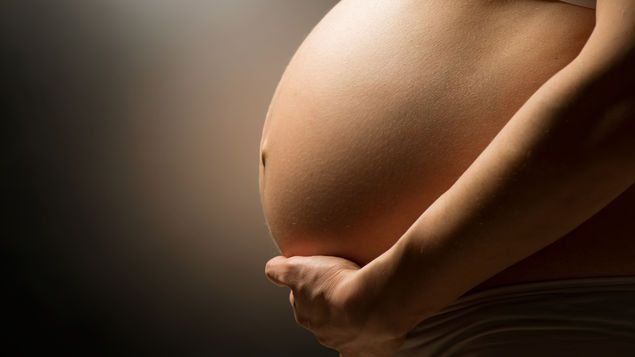 Mujer de Estados Unidos da a luz bebé de un embrión congelado hace 25 años