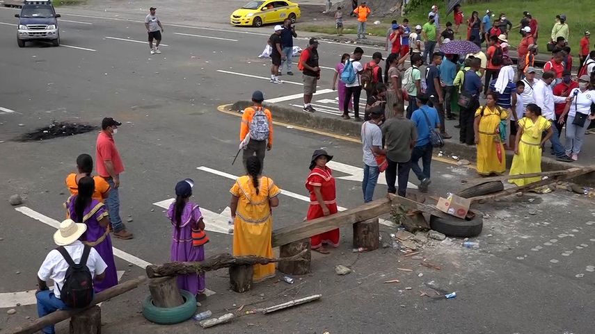 Varios sectores se mantienen realizando manifestaciones y cierres de vías.