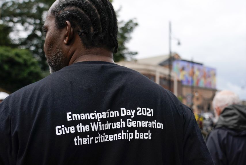 El escándalo recibe su nombre por la Generación Windrush de inmigrantes que llegaron a Gran Bretaña en respuesta a un llamamiento del gobierno para que personas de todo el Imperio Británico ayudaran a reconstruir el país tras la Segunda Guerra Mundial.
