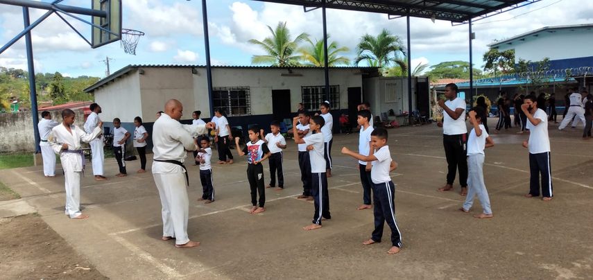 Autoridades entrenan a jóvenes y niños&nbsp;