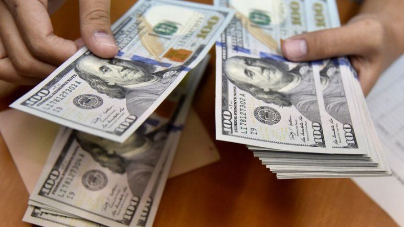 Retienen más de 90 mil dólares a dos viajeros mexicanos en Panamá