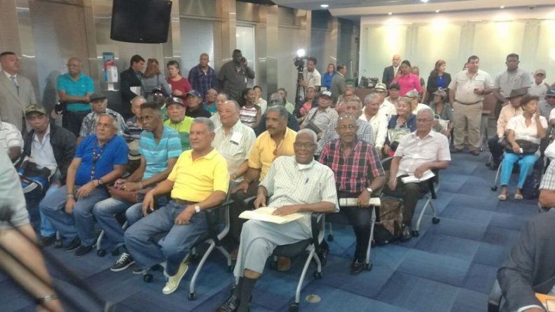 Certificado para pago de décimos adeudados no es de satisfacción de  jubilados