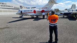 Vista de la avioneta, propiedad del expresidente de Panamá, Ricardo Martinelli.