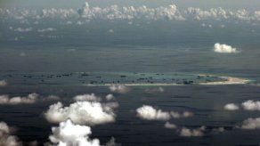 China pone en funcionamiento un faro en disputadas islas Spratly