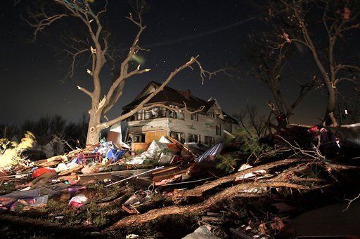 Un muerto y 13 heridos por posible tornado en Misuri