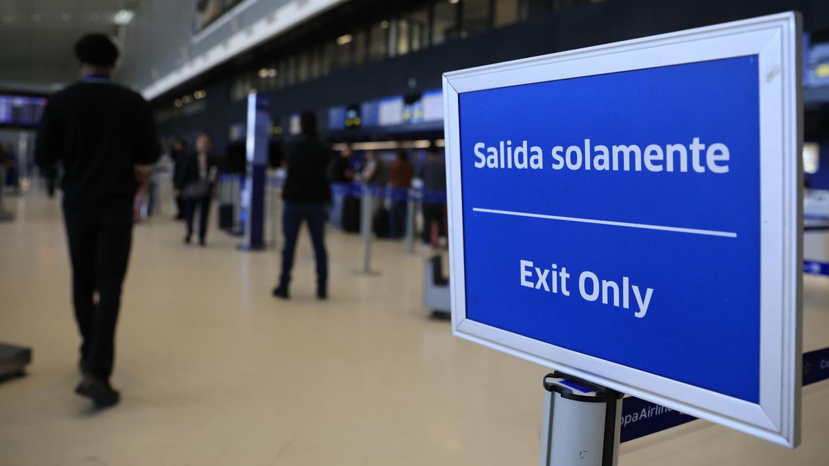 Cartel de la aerolínea Copa Airlines en el Aeropuerto Internacional de Tocumen, tras la suspensión de vuelos a Venezuela. Cartel de la aerolínea Copa Airlines en el Aeropuerto Internacional de Tocumen, tras la suspensión de vuelos a Venezuela.