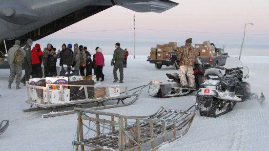 Llevan a Santa a remota aldea de Alaska
