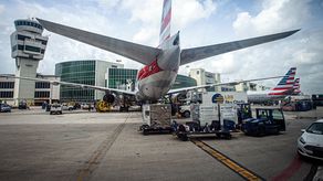 El secretario de Transporte de Estados Unidos, Pete Buttigieg, y el jefe de la Administración Federal de Aviación, Steve Dickson, hicieron su solicitud en una carta enviada el viernes a AT&T y Verizon, dos de los mayores operadores de telecomunicaciones del país.