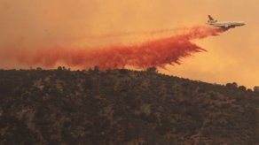 Incendio forestal en California se dirige a casas