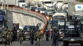 Dos muertos al chocar estudiantes y policías en sur de México