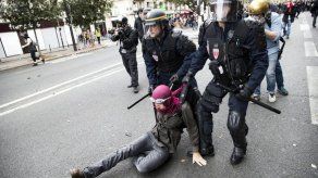 Doce heridos en manifestación contra la reforma laboral en París