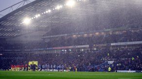 Brighton prohíbe entrada al estadio de por vida a un aficionado por cánticos homófobos