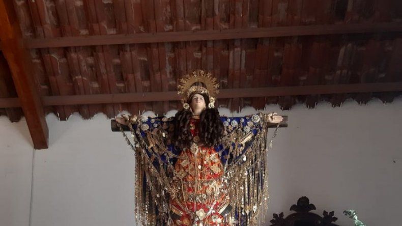 Tableños se preparan para celebrar a Santa Librada, colocación de prendas de oro duró cinco horas
