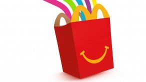 lacolección de ¡TEEN TITANS GO!, la primera de 4 colecciones de juguetes sustentables de la CajitaFeliz durante 2022.