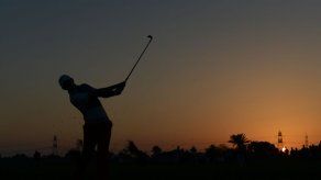 McIlroy y Fowler entre 5 líderes en el torneo de Abu Dabi