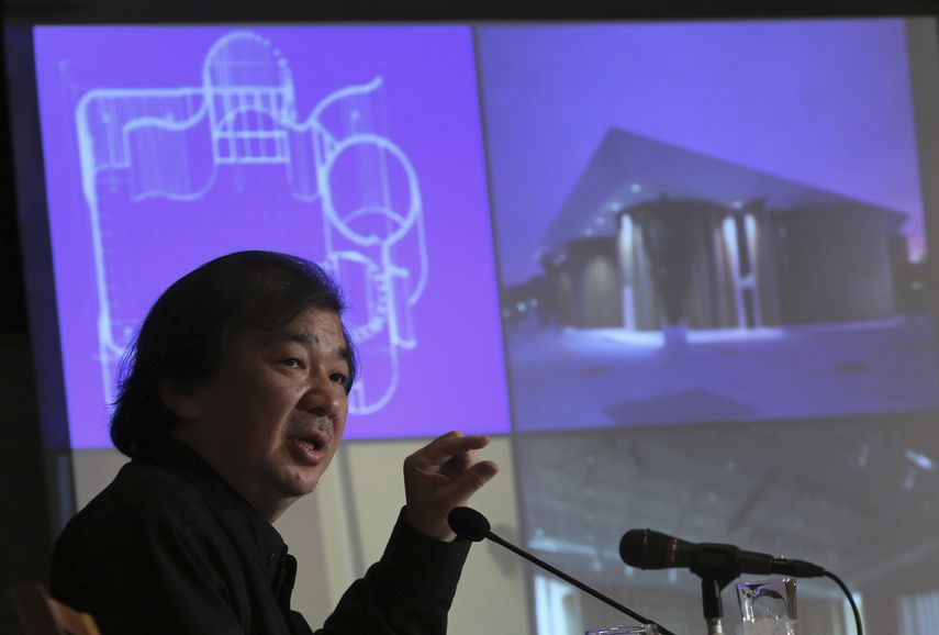 Shigeru Ban es conocido por su innovador uso de tubos de cartón en la construcción.