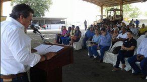 Entregan pago de indemnizaciones a afectados por carretera Divisa - Chitré