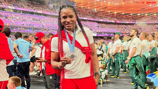 Atheyna Bylon llega a Panamá tras ganar medalla de plata en los Juegos Olímpicos 2024.