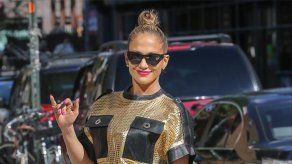 Jennifer Lopez se suma al reto del cubo de agua helada