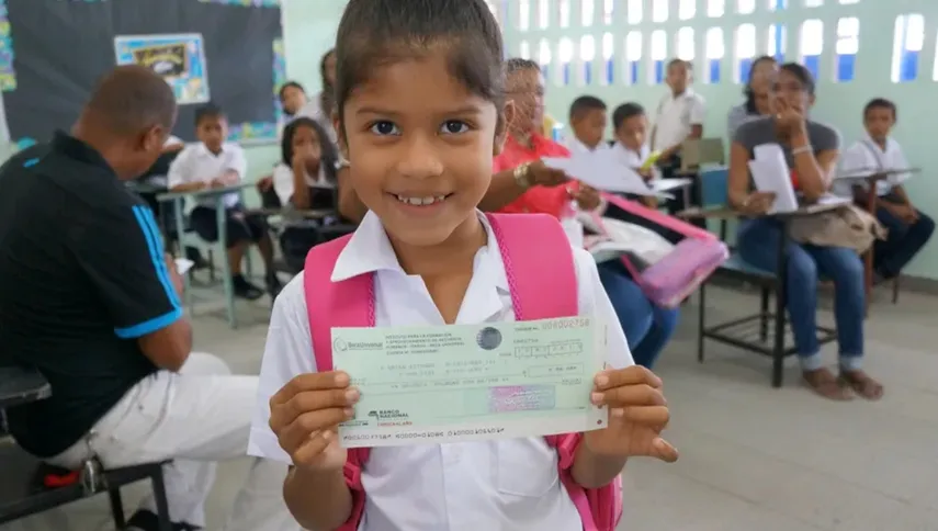 Pago de becas a través de cheques. Pago de becas a través de cheques.