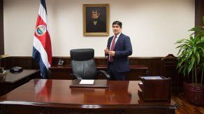 Alvarado expone urgencia de aprobar reforma fiscal a poderes en Costa Rica