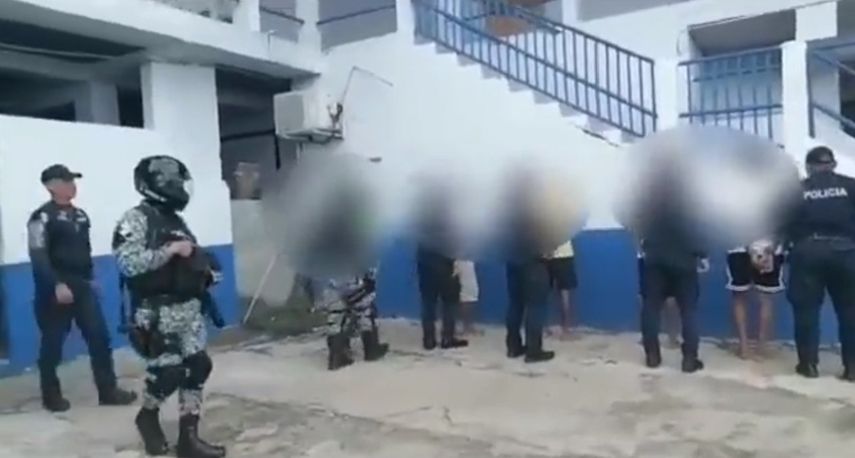 Los cinco sujetos quedaron grabados cuando se dio la agresión contra los dos policías de turismo.