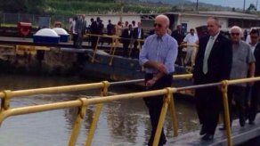 Vicepresidente Biden junto a Martinelli recorren las esclusas de Miraflores