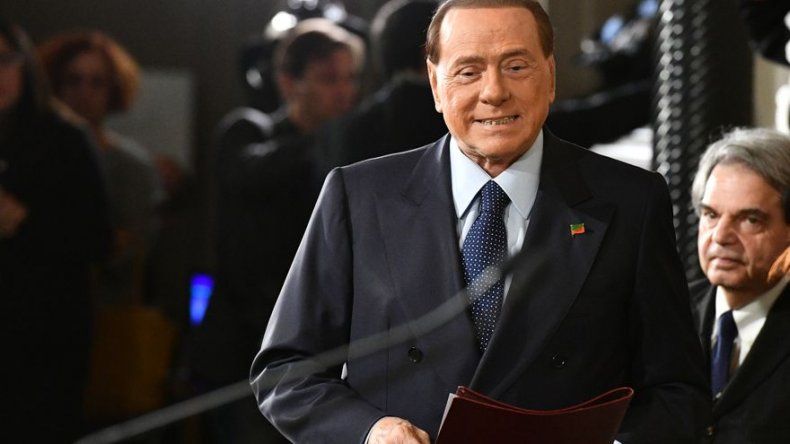 Berlusconi subasta en internet un almuerzo con él