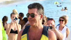 Simon Cowell compra cascos a sus perros para protegerlos de las gaviotas