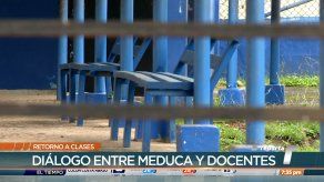 Docentes siguen en paro