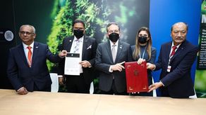 Por Panamá firmó la canciller de Panamá, Erika Mouynes, por Surinam, el presidente Chan Santokhi, y el canciller de Bután.&nbsp;