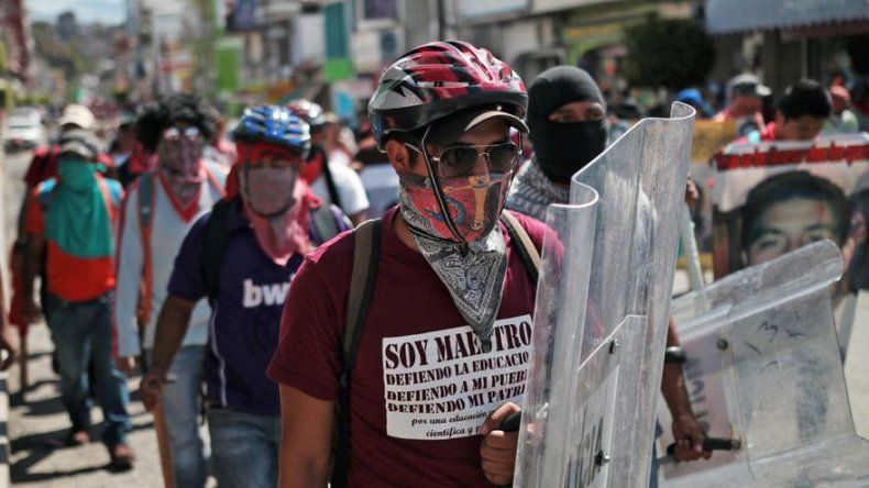 La violencia empaña el legítimo reclamo por los 43 desaparecidos en México