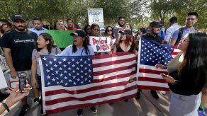 Jóvenes inmigrantes prometen luchar contra final del DACA
