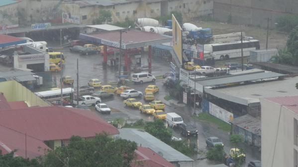 Ancón y El Chorrillo inundados por las lluvias de este miércoles