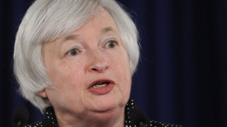 La Fed duda en elevar tasas, por mercado laboral