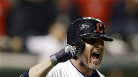Jason Giambi da triunfo clave y electrizante a Indios