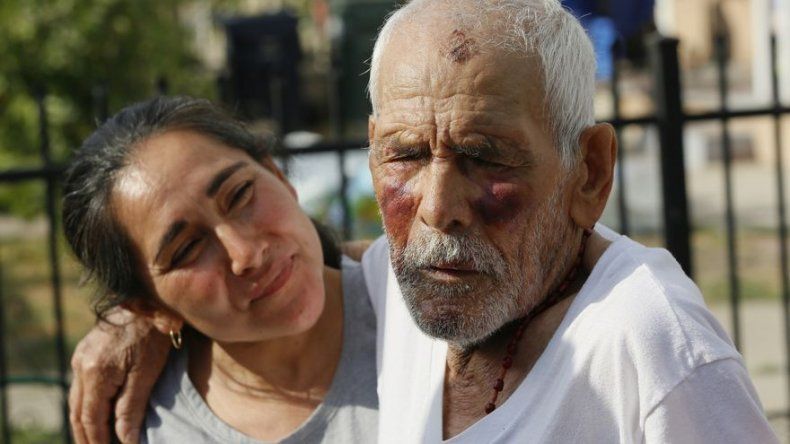 California: Mujer no responde a cargo de golpear a anciano
