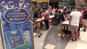 La fiebre mundialista de Perú dispara pasión por los cromos