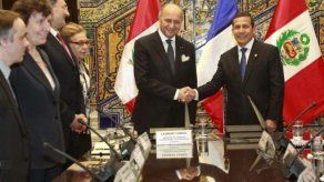 Laurent Fabius concluye su visita a Perú y parte hacia Panamá