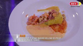 Canelón de plátano maduro relleno de pollo y pepita de marañón