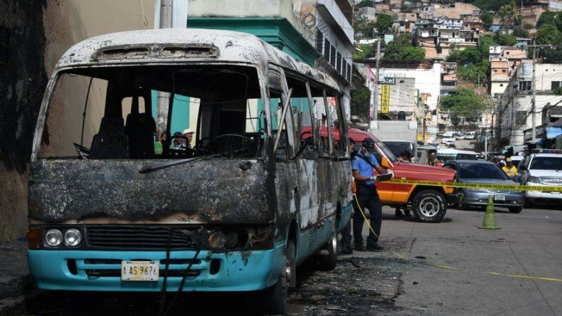 Pandilleros incendian bus desafiando ley antiterrorista en Honduras