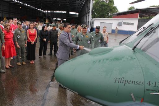 Panamá exhibe los seis modernos helicópteros comprados a Italia