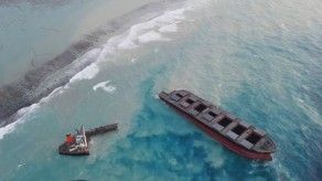 El petrolero encallado en isla Mauricio se partió en dos El petrolero encallado en isla Mauricio se partió en dos