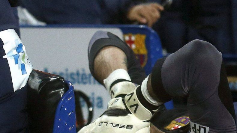 Víctor Valdés operado con éxito, siete meses de ausencia