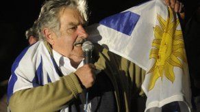 Mujica sugiere consultar a ciudadanos legalización del aborto