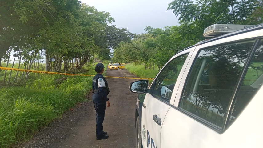 Investigan hallazgo de una mujer sin vida dentro de un taxi en Las Tablas